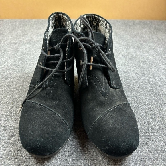 TOMS Women’s Black Suede Desert Wedge Ankle Bootie size: 12 - Picture 2 of 9